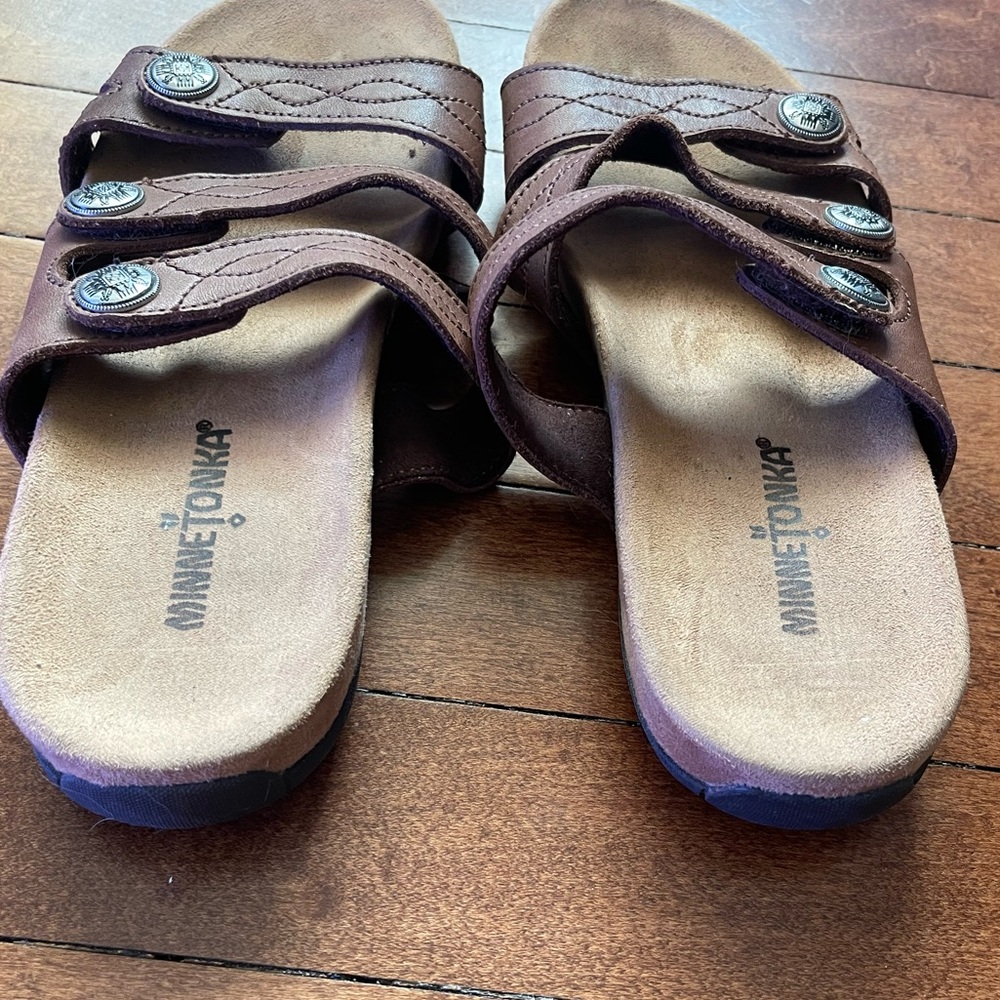 Minnetonka Women's Leather Brown Slip-on 3 Straps Sandal
Suede Footbed Sz 7 - Picture 4 of 6